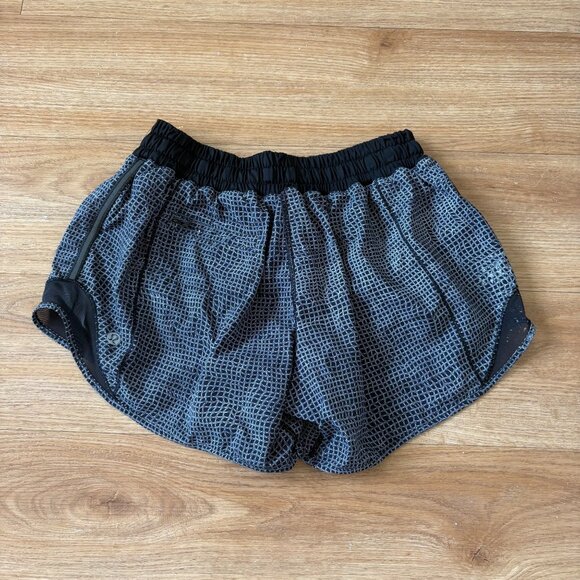 Lululemon Athletic Hotty Hot Low Rise Lined Shorts Black White Women’s Size 6 - Picture 2 of 8